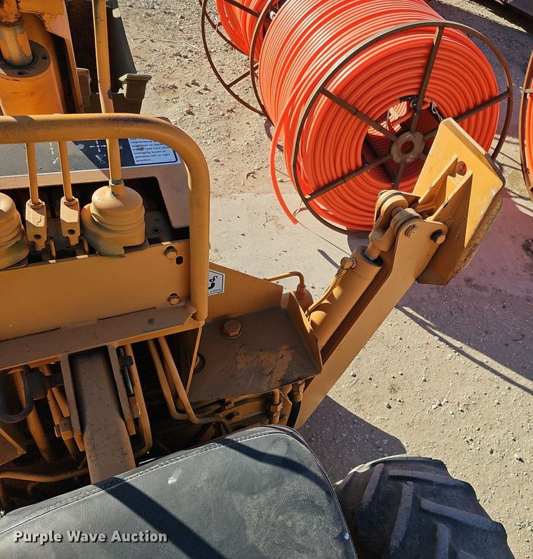 image for item DK0589 2000 Case 660 vibratory cable plow