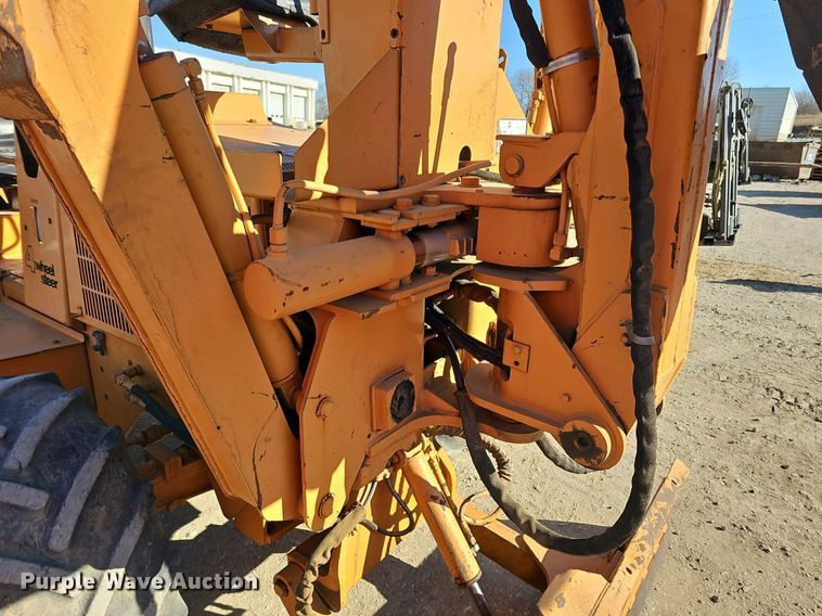 image for item DK0589 2000 Case 660 vibratory cable plow