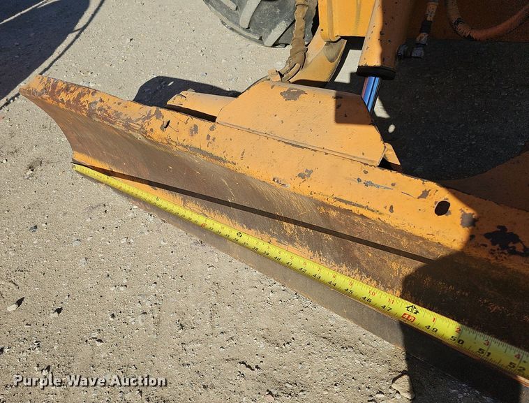 image for item DK0589 2000 Case 660 vibratory cable plow