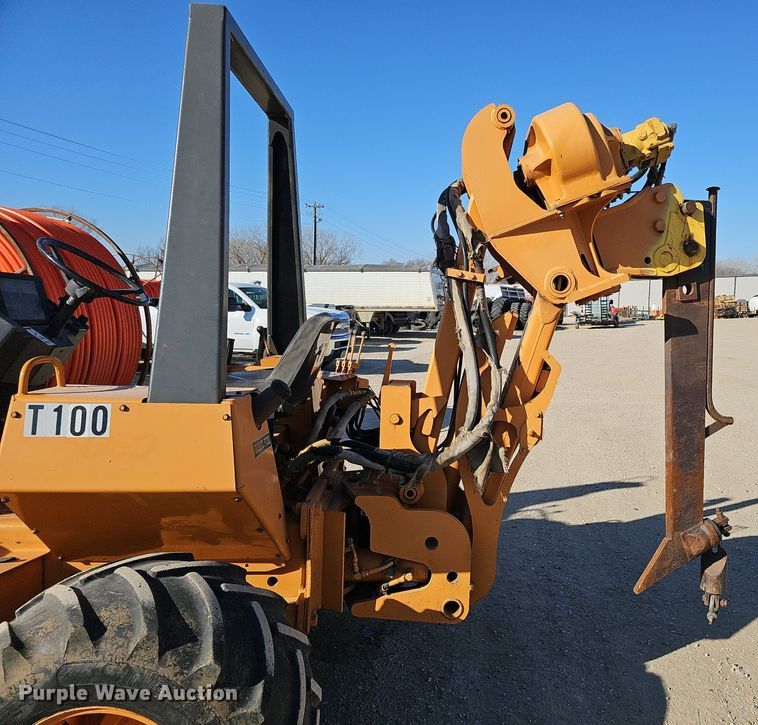 image for item DK0589 2000 Case 660 vibratory cable plow