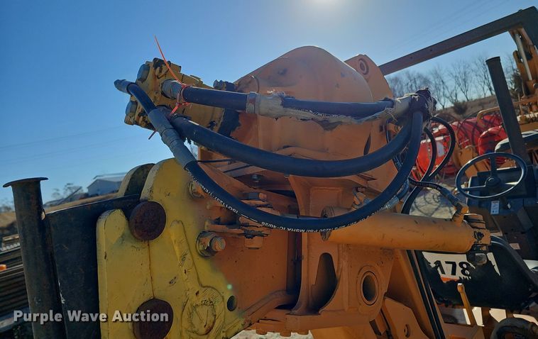 image for item DK0589 2000 Case 660 vibratory cable plow