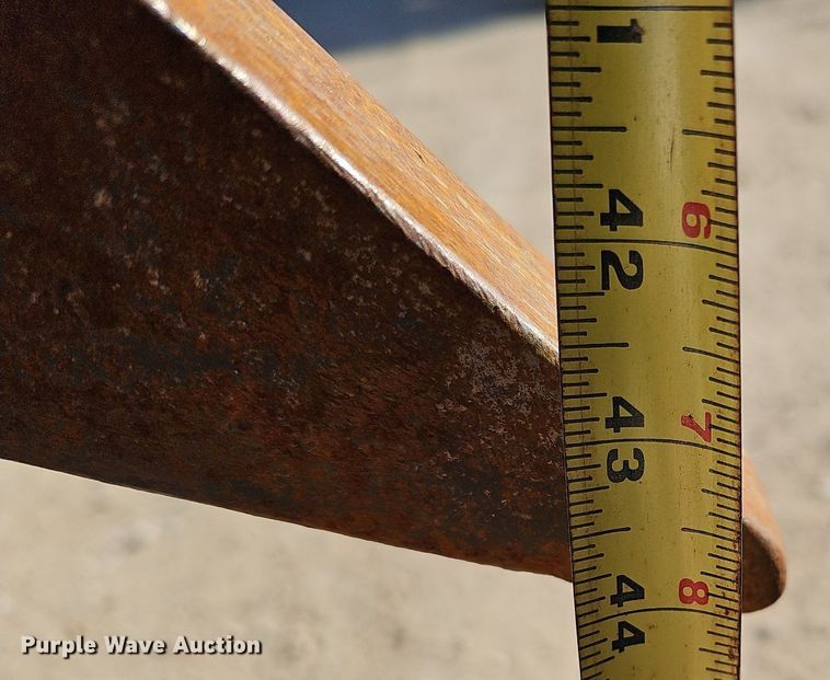 image for item DK0589 2000 Case 660 vibratory cable plow