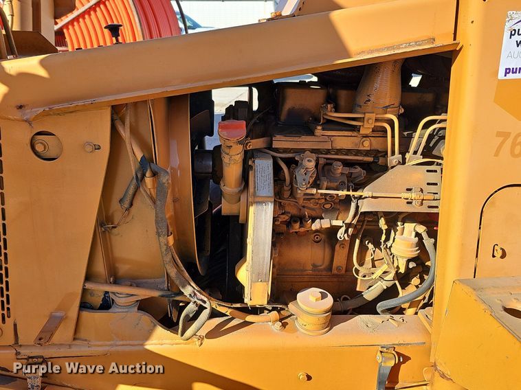 image for item DK0589 2000 Case 660 vibratory cable plow