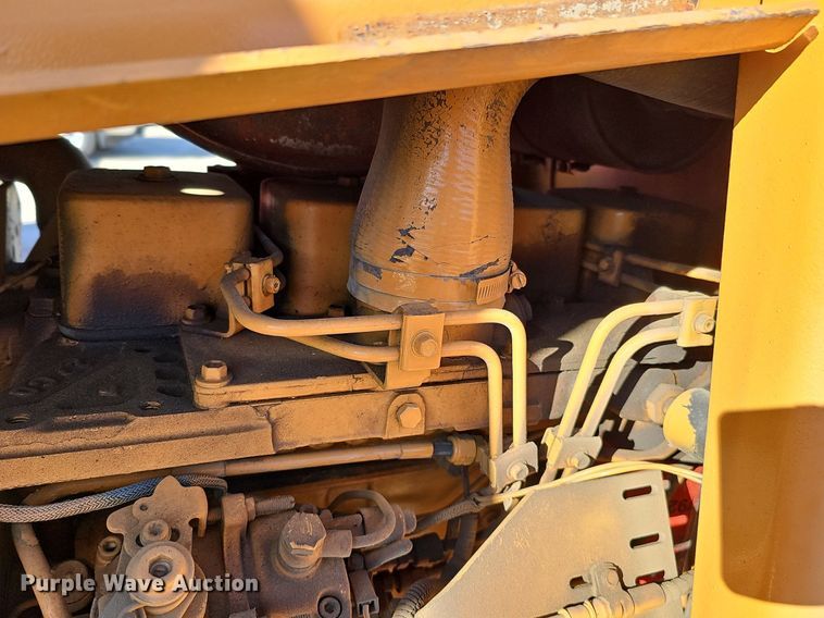 image for item DK0589 2000 Case 660 vibratory cable plow