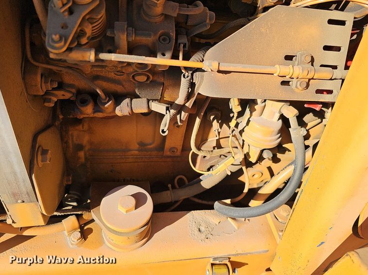 image for item DK0589 2000 Case 660 vibratory cable plow