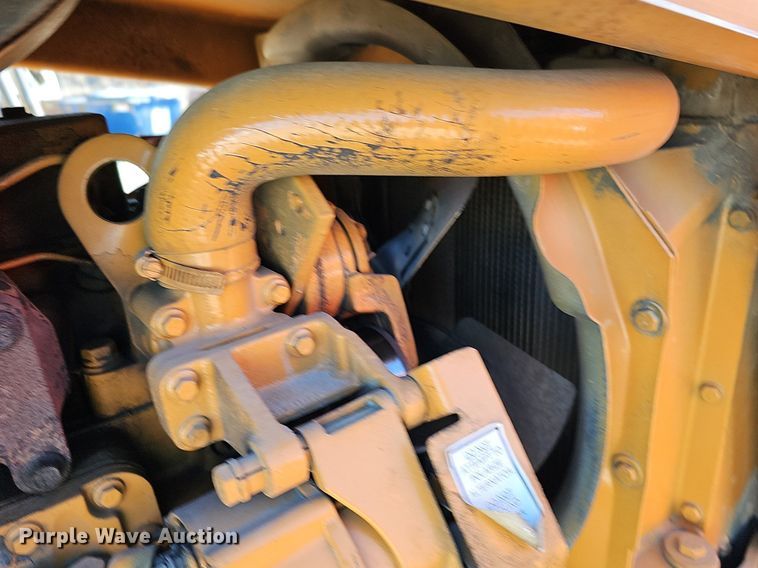 image for item DK0589 2000 Case 660 vibratory cable plow