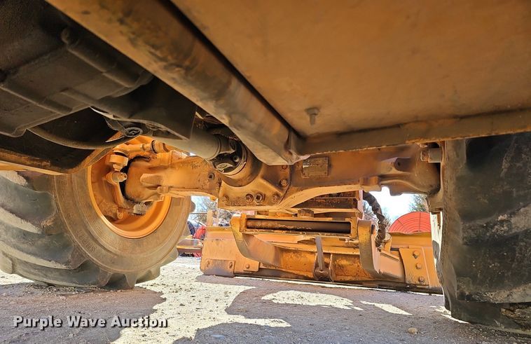 image for item DK0589 2000 Case 660 vibratory cable plow