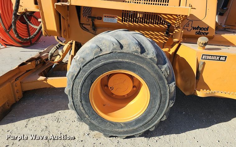 image for item DK0589 2000 Case 660 vibratory cable plow