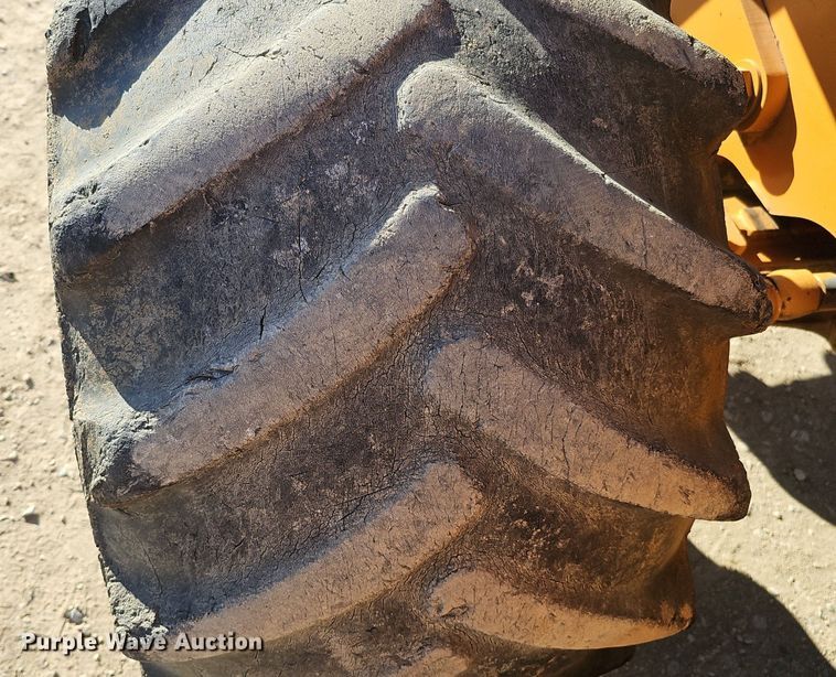 image for item DK0589 2000 Case 660 vibratory cable plow