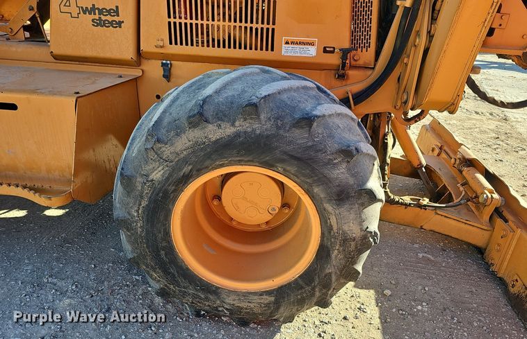 image for item DK0589 2000 Case 660 vibratory cable plow