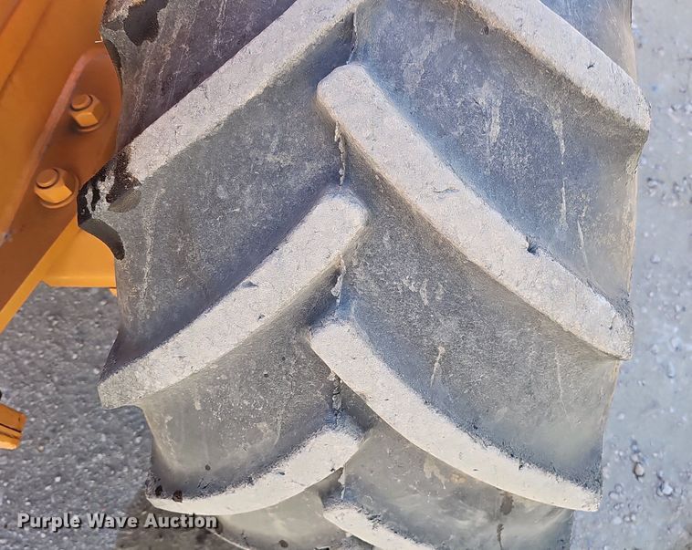 image for item DK0589 2000 Case 660 vibratory cable plow