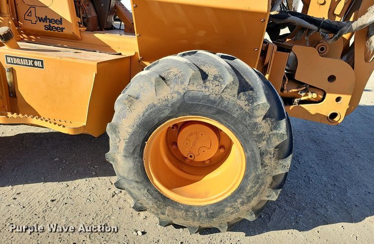 image for item DK0589 2000 Case 660 vibratory cable plow