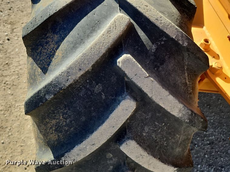 image for item DK0589 2000 Case 660 vibratory cable plow