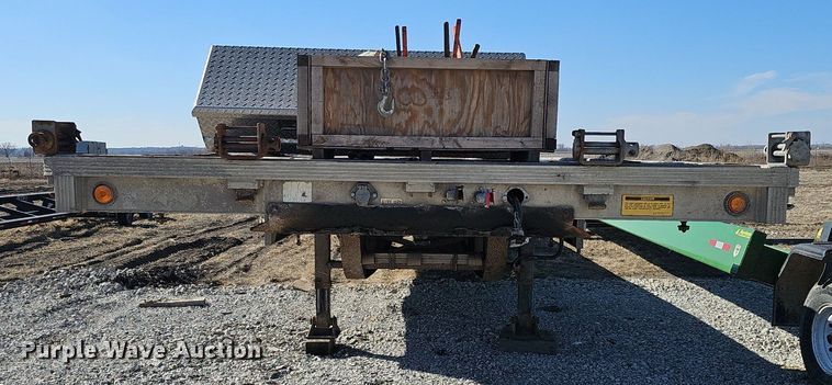 image for item DK0594 2005 Reinke Manufacturing drop deck trailer
