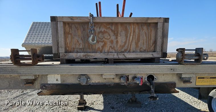 image for item DK0594 2005 Reinke Manufacturing drop deck trailer