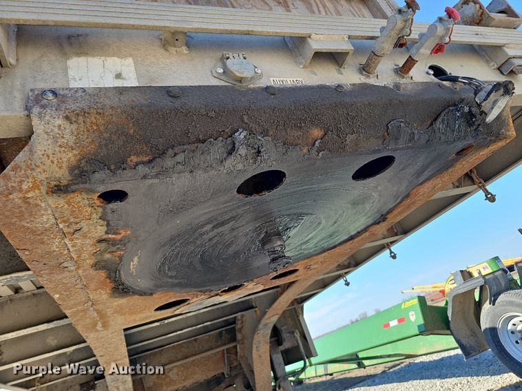 image for item DK0594 2005 Reinke Manufacturing drop deck trailer