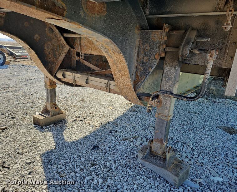 image for item DK0594 2005 Reinke Manufacturing drop deck trailer