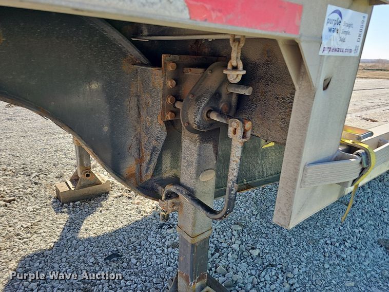 image for item DK0594 2005 Reinke Manufacturing drop deck trailer