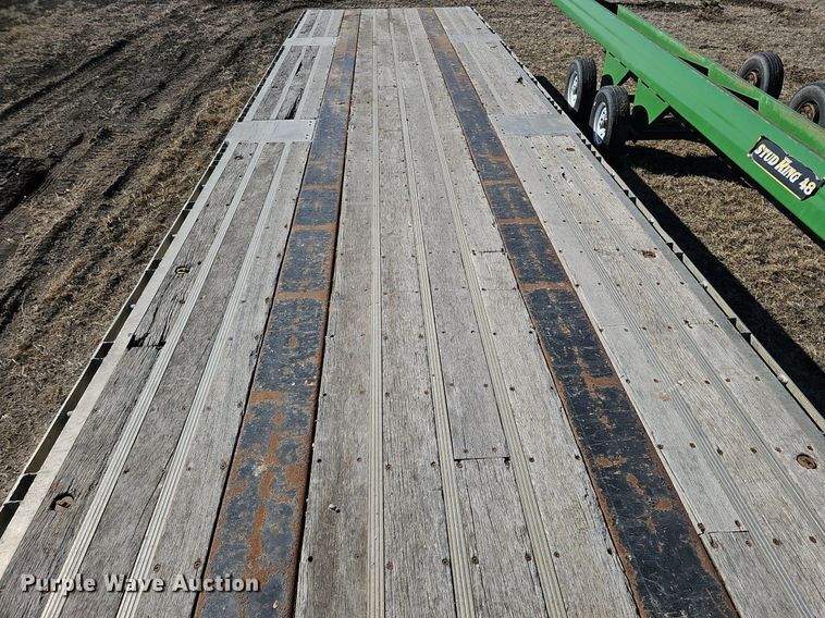 image for item DK0594 2005 Reinke Manufacturing drop deck trailer