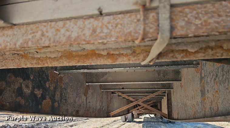 image for item DK0594 2005 Reinke Manufacturing drop deck trailer