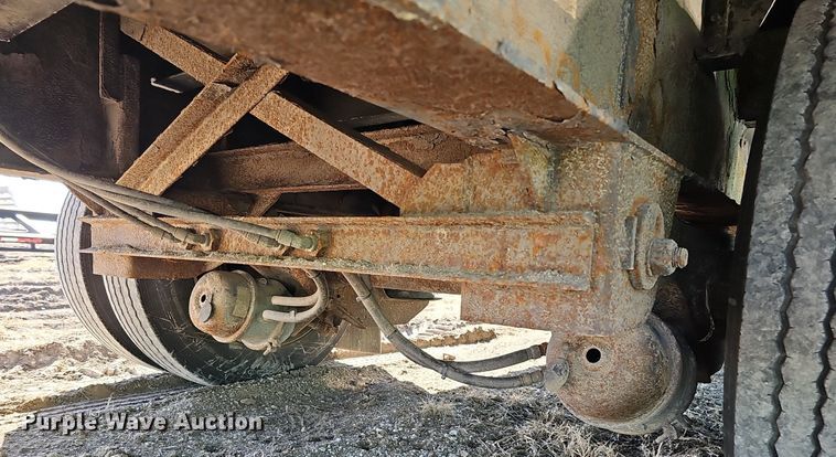 image for item DK0594 2005 Reinke Manufacturing drop deck trailer