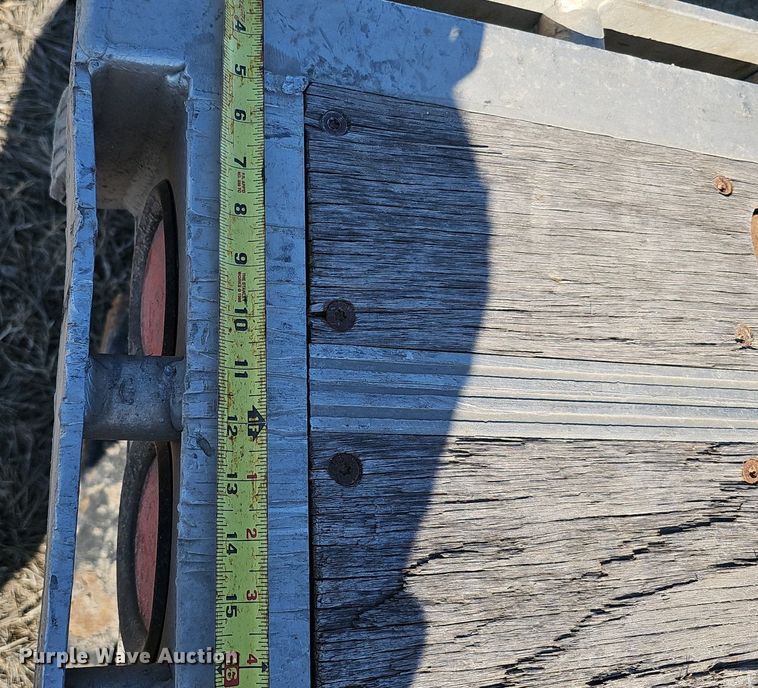 image for item DK0594 2005 Reinke Manufacturing drop deck trailer