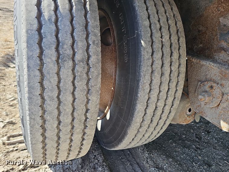 image for item DK0594 2005 Reinke Manufacturing drop deck trailer