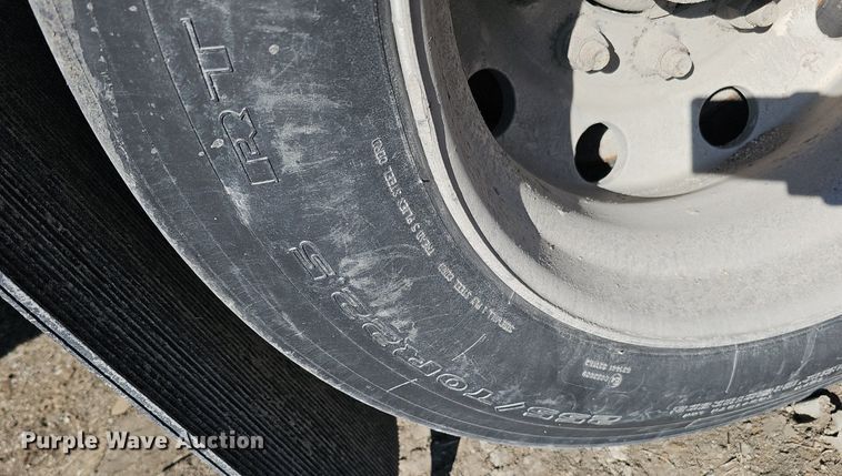 image for item DK0594 2005 Reinke Manufacturing drop deck trailer