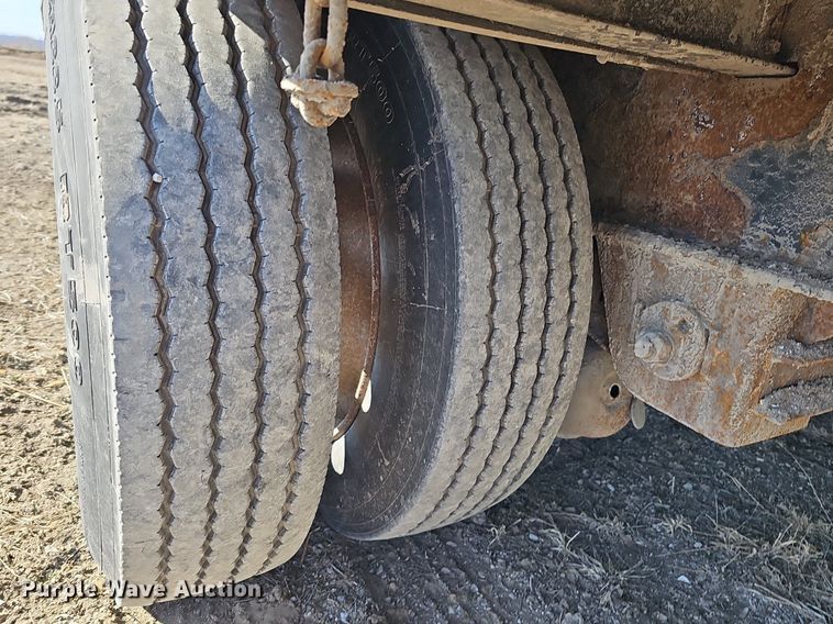 image for item DK0594 2005 Reinke Manufacturing drop deck trailer