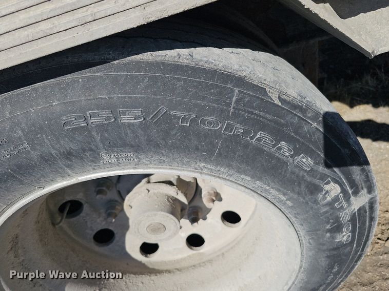 image for item DK0594 2005 Reinke Manufacturing drop deck trailer