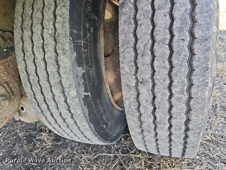 image for item DK0594 2005 Reinke Manufacturing drop deck trailer