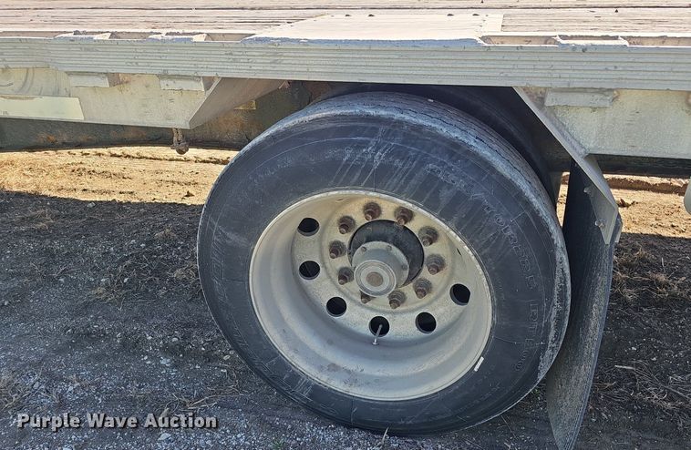 image for item DK0594 2005 Reinke Manufacturing drop deck trailer