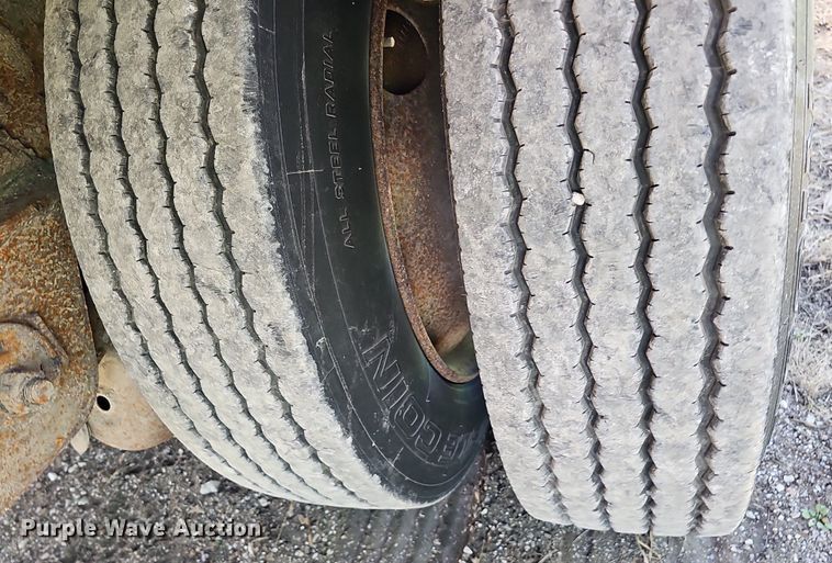 image for item DK0594 2005 Reinke Manufacturing drop deck trailer