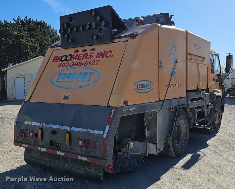 image for item DK0595 2004 GMC T7500 street sweeper truck