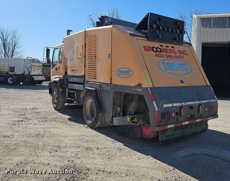 image for item DK0595 2004 GMC T7500 street sweeper truck