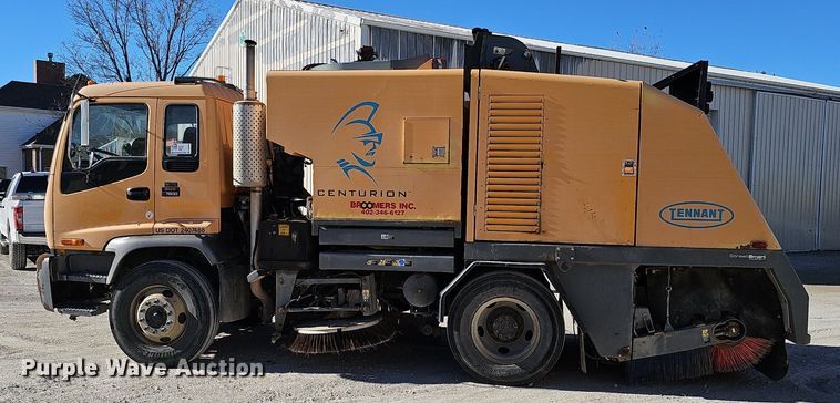 image for item DK0595 2004 GMC T7500 street sweeper truck