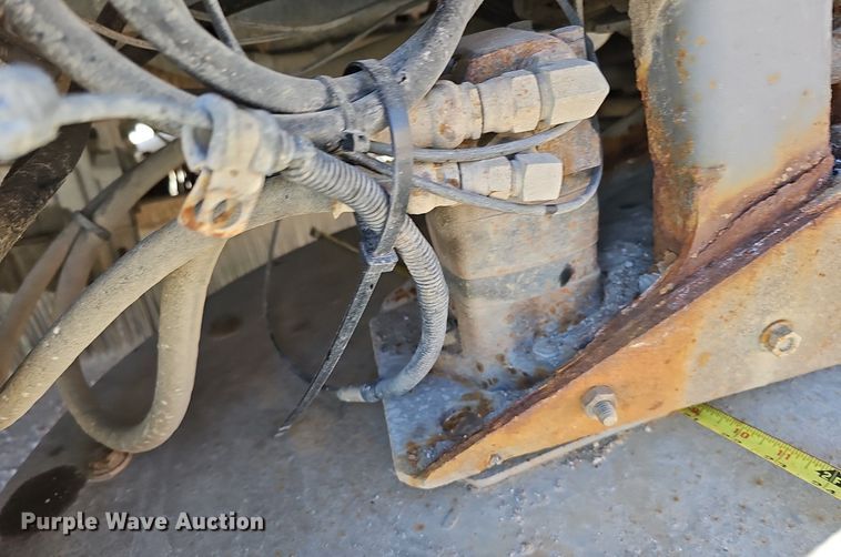 image for item DK0595 2004 GMC T7500 street sweeper truck