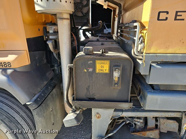 image for item DK0595 2004 GMC T7500 street sweeper truck