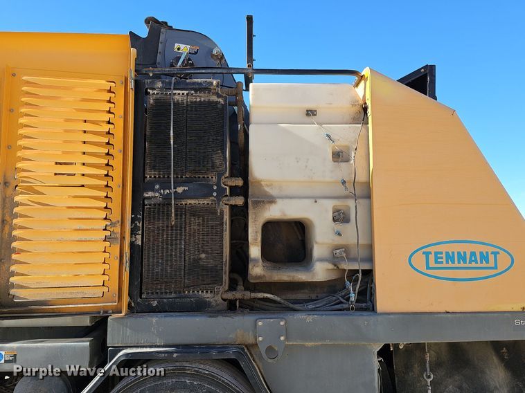 image for item DK0595 2004 GMC T7500 street sweeper truck