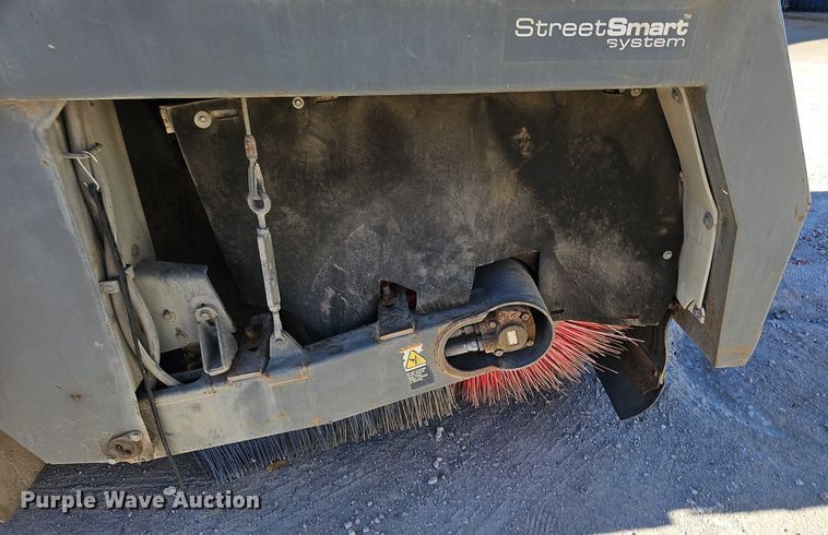 image for item DK0595 2004 GMC T7500 street sweeper truck