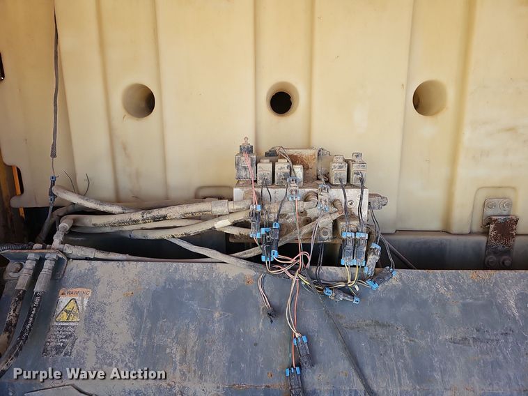 image for item DK0595 2004 GMC T7500 street sweeper truck