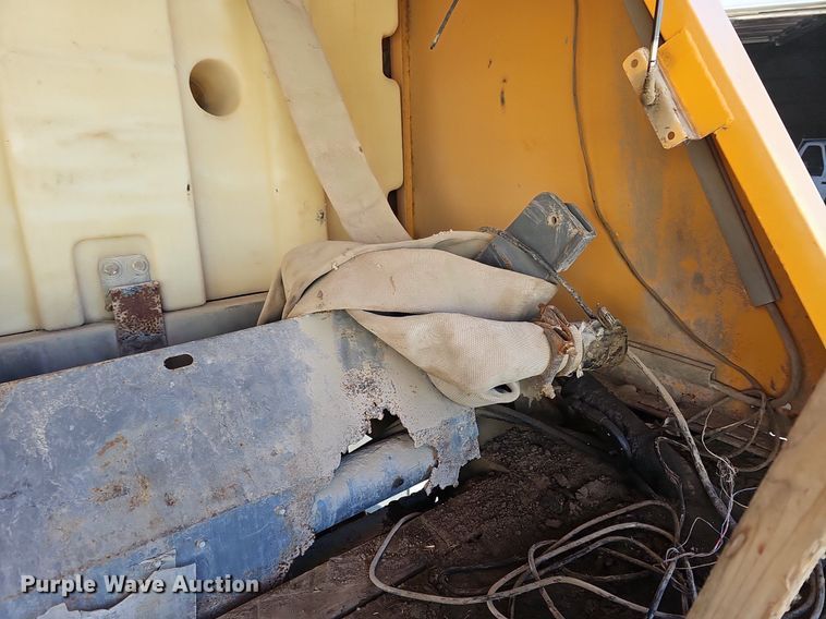 image for item DK0595 2004 GMC T7500 street sweeper truck