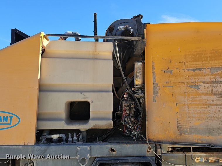 image for item DK0595 2004 GMC T7500 street sweeper truck