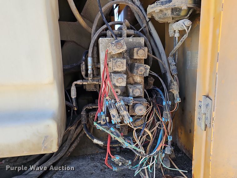 image for item DK0595 2004 GMC T7500 street sweeper truck