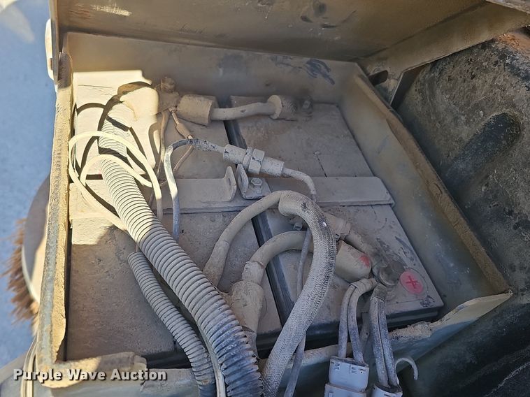 image for item DK0595 2004 GMC T7500 street sweeper truck