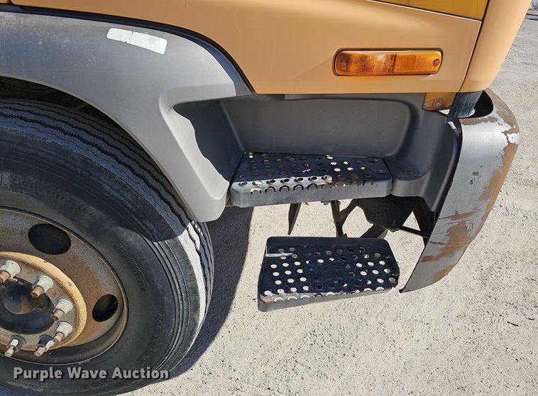 image for item DK0595 2004 GMC T7500 street sweeper truck