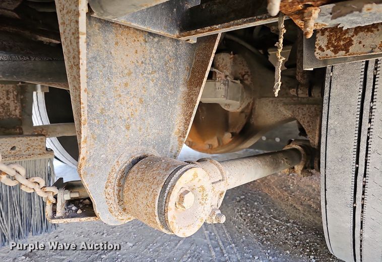 image for item DK0595 2004 GMC T7500 street sweeper truck