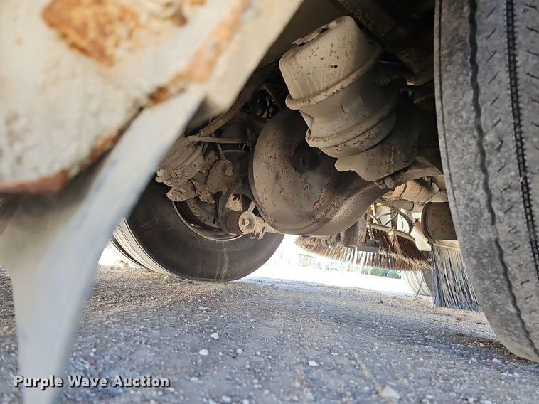 image for item DK0595 2004 GMC T7500 street sweeper truck