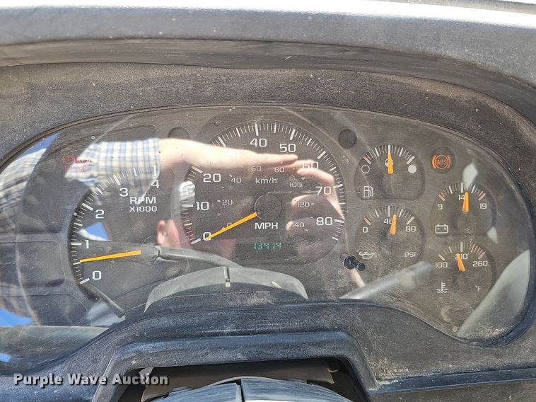 image for item DK0595 2004 GMC T7500 street sweeper truck