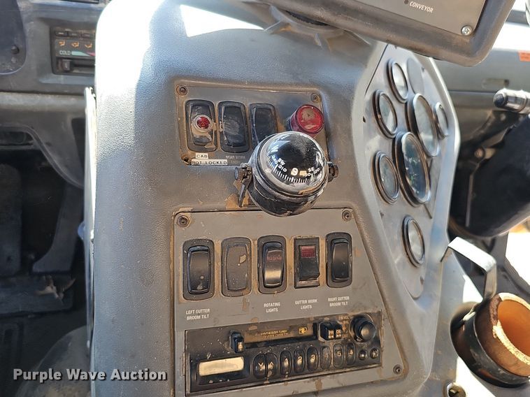 image for item DK0595 2004 GMC T7500 street sweeper truck